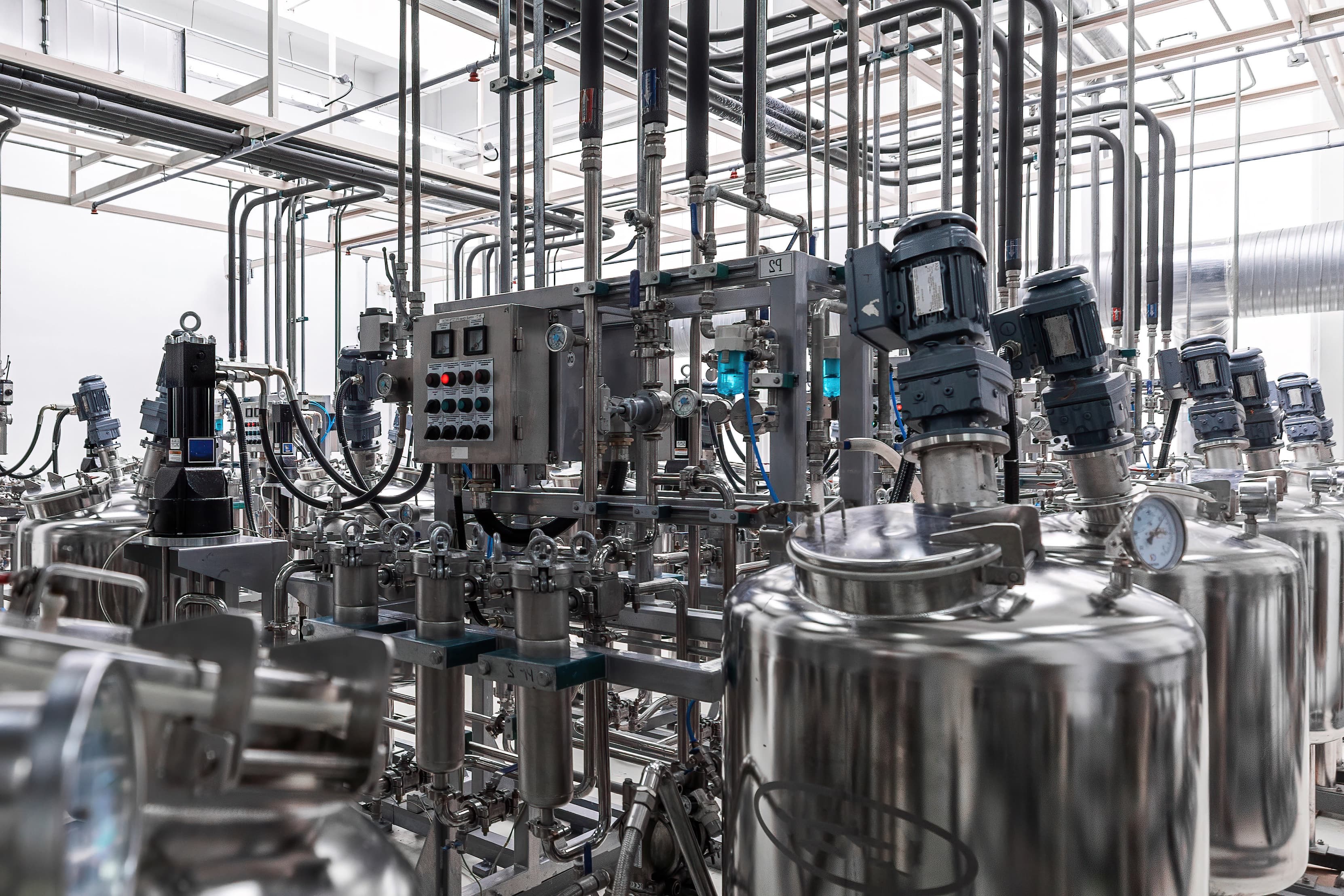 Chemical industry silo and process installation